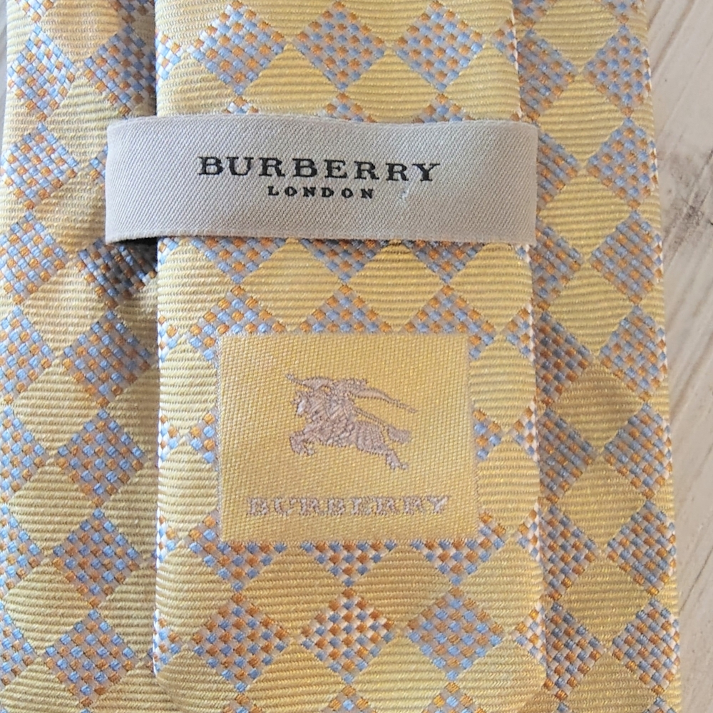 Burberry London Checkered Tie in Yellow and Blue. Made In Italy. 100% Silk.